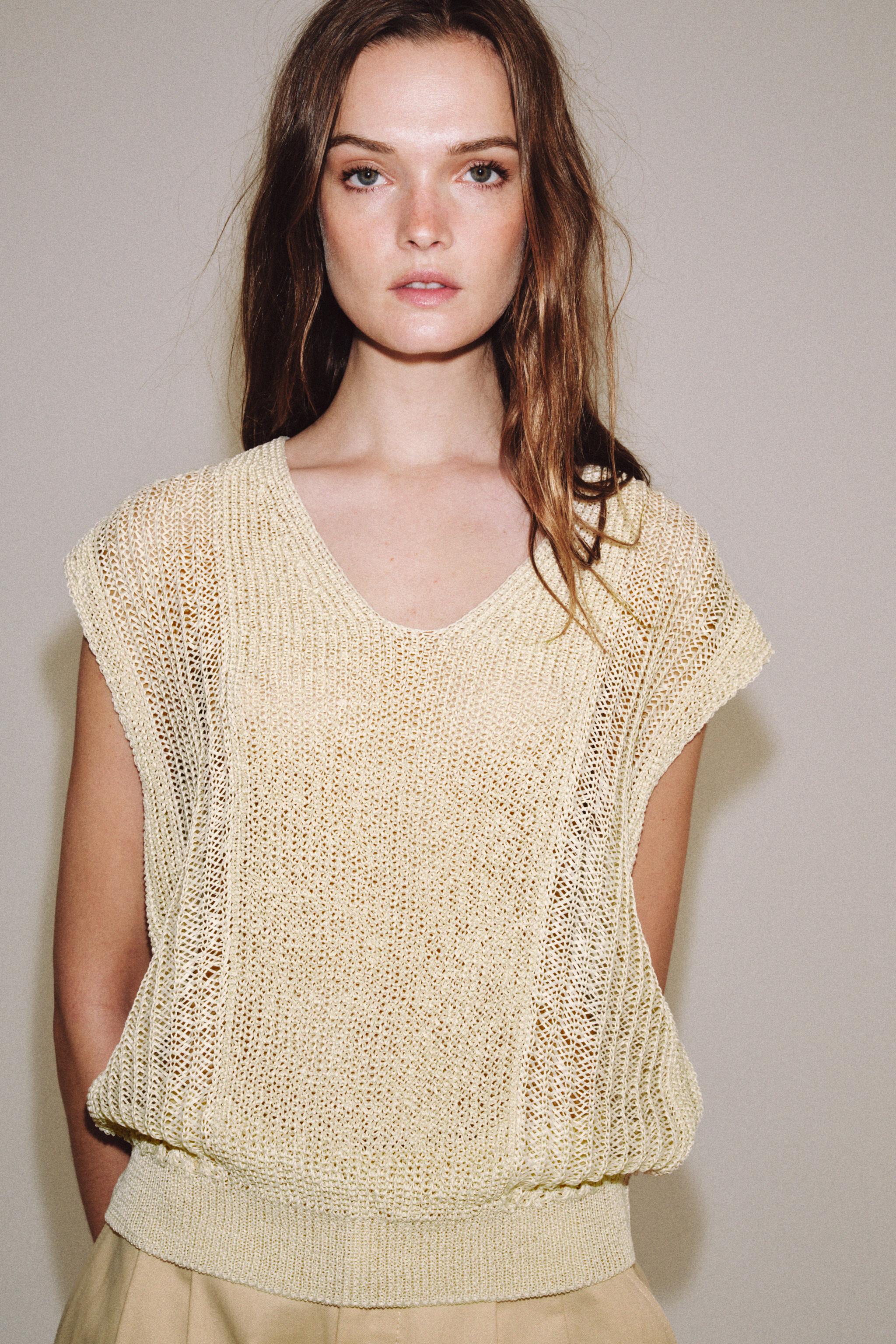 KNIT V-NECK VEST TOP